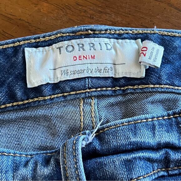 Torrid Floral Embroidered Denim Shorts - Picture 5 of 5